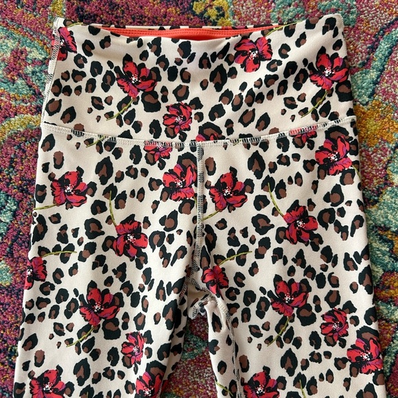 🔥Wildfox | Women’s light coral cheetah/floral print buttery soft leggings size M - Picture 8 of 16